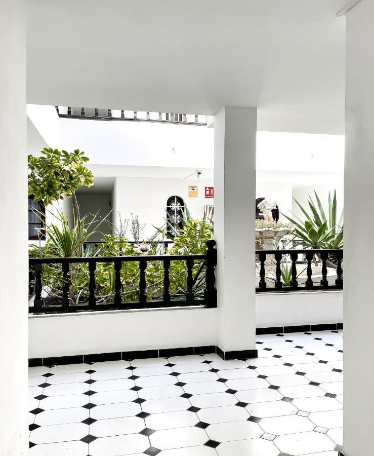 Central House คอร์ราเลโฮ ภายนอก รูปภาพ